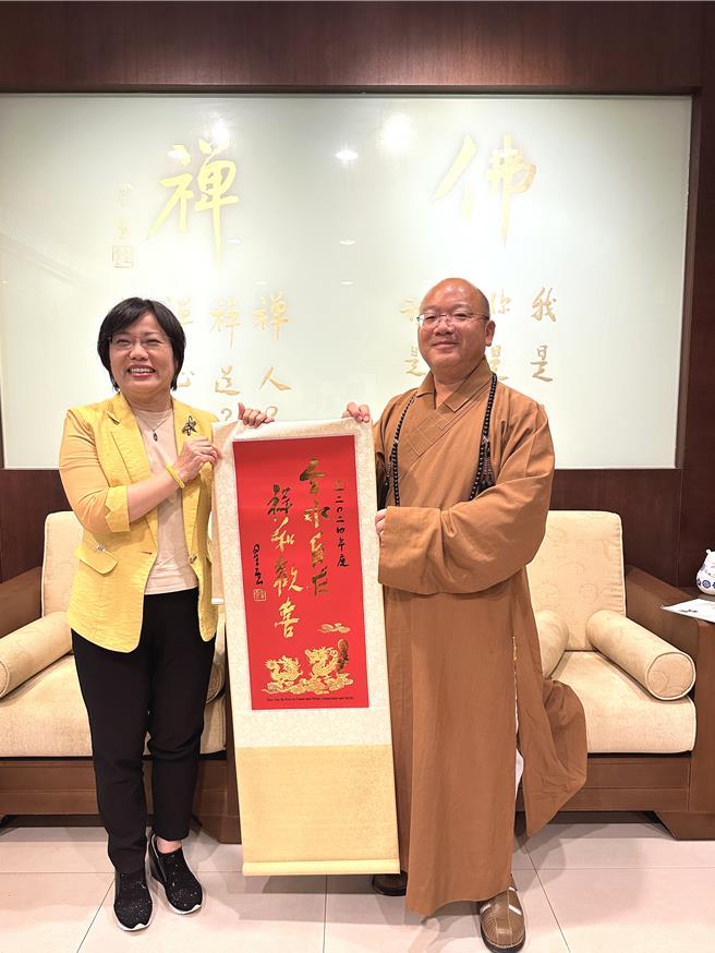 刘世芳邀佛光山参与防灾士培训，盼借重宗教力量强化防灾韧性。（内政部提供）