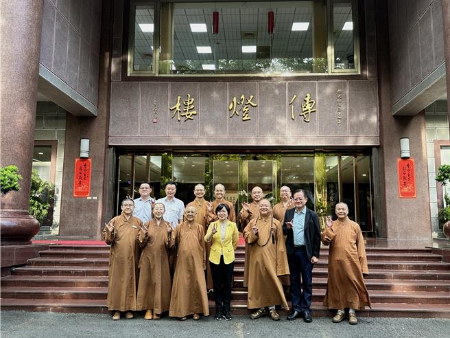 刘世芳邀佛光山参与防灾士培训，盼借重宗教力量强化防灾韧性。（内政部提供）