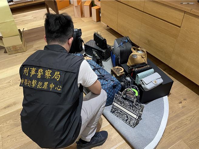 台中市約30歲李姓夫妻檔與多個博弈業者配合，在西屯區某住處設立洗錢水房，洗錢金額高達16億元，兩人不僅住豪宅、開名車，家中還有1面牆專放名牌包，多達19只。（民眾提供／潘虹恩台中傳真）