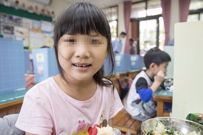 新竹县国中小免费营养午餐加码10元，新学期学生每周能吃到2次有机米，发现目前学生饭量普遍偏低，县府将发起「多吃一口饭」运动，鼓励学生多吃在地有机好米。（罗浚滨摄）
