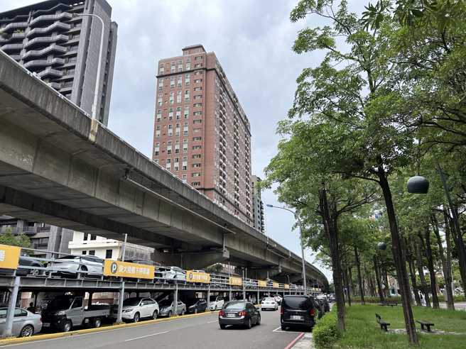 信义房屋林诗伟表示，过去老一辈确实认为高架桥会带来风水上的顾虑，其实更应该注意容易受到噪音与落尘问题困扰(图/信义房屋 提供)