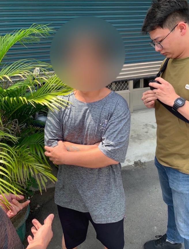 在校园恐吓大学生勒索财物的「地方势力大哥」，25日在云林地区被警方逮捕。（警方提供／陈育贤新竹传真）