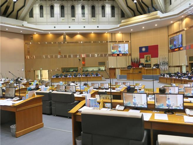 云林县议会26日通过「云林县下水道管理自治条例」，县府表示完善的污水排放系统是现代化城镇指标之一，目前云林污水下水道普及率仅约5％，希望能突破10％，有效提升民眾生活环境品质。（张朝欣摄）