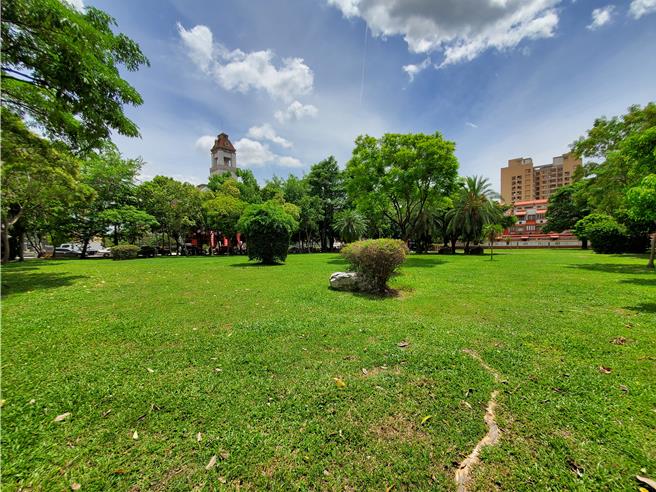 台中市設置36處空品淨化區，綠化面積達132公頃，每年可吸收約二氧化碳約222公噸。（台中市環保局提供）