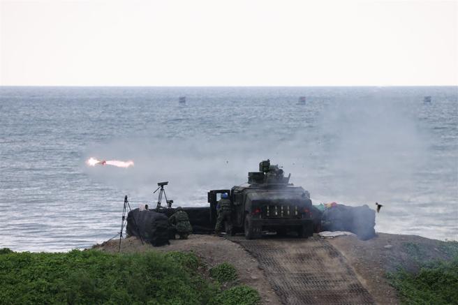 国军26日举行「天马操演」，新型「M41A7 ITAS拖式飞弹发射系统」首度亮相。（记者黄迪明摄）