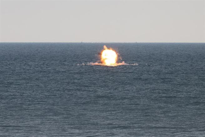 拖式飞弹精准命中，展现官兵平时训练成效。（记者黄迪明摄）