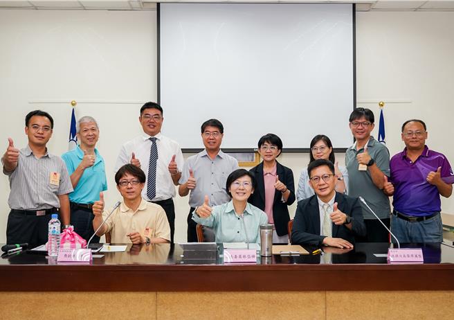 立委林岱桦近期则携手高雄科技大学，开创电动车及AI高端研发人才培育新模式。（林岱桦服务处提供）