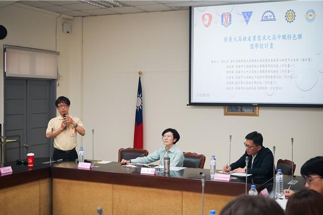 立委林岱桦近期则携手高雄科技大学，开创电动车及AI高端研发人才培育新模式。（林岱桦服务处提供）