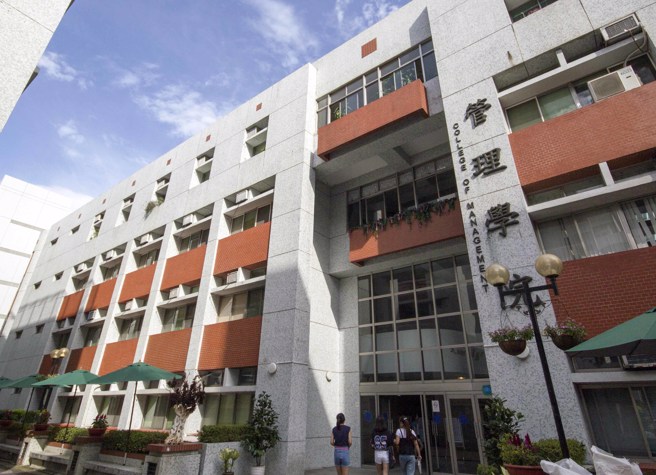 龙华科大管理学院致力精进教育品质，培育E世代管理人才。(照片/龙华科技大学提供)