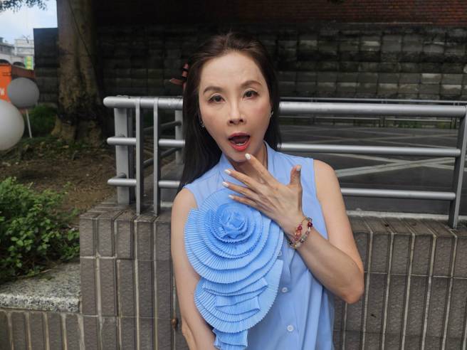 许圣梅曾在某电视台厕所惊见「恐怖绣花鞋」。（记者游定刚拍摄）