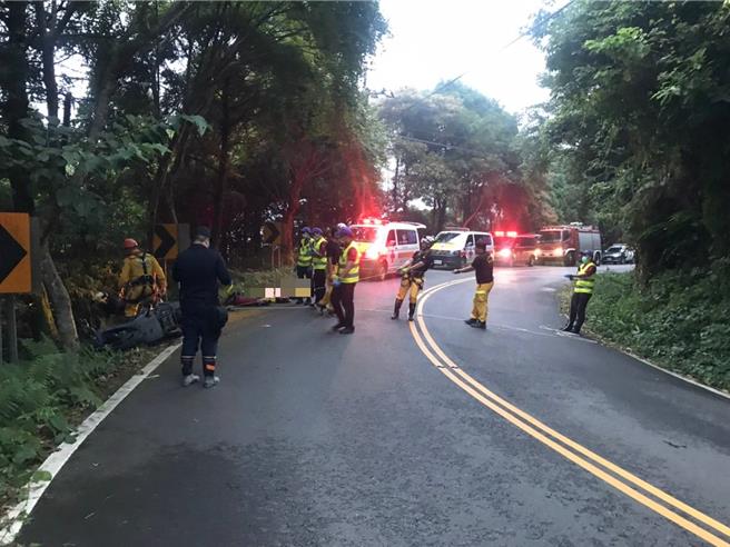 父子出遊失智父摔落溪谷溺水亡，兒子坦承衝突過程有「想一起死念頭」。(警方提供／呂筱蟬桃園傳真)