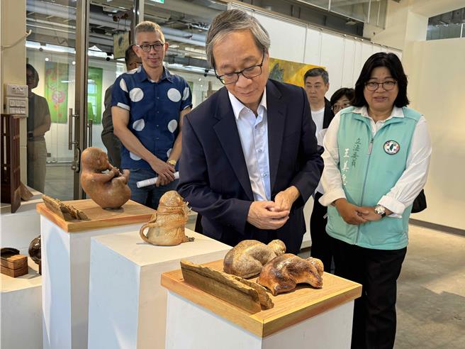 嘉义市文化创意产业园区努力转型，今（26日）文化部长李远与嘉义市立委王美惠到文创园区访视。（王美惠服务处提供／吕妍庭嘉义传真）