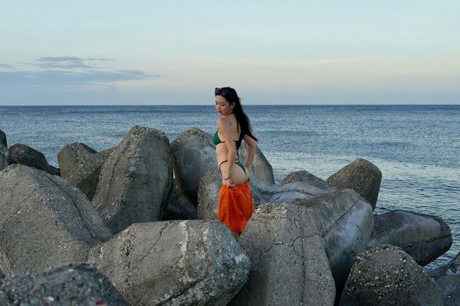 慈妹晒出性感蜜桃臀。（图／翻摄自慈妹 IG）