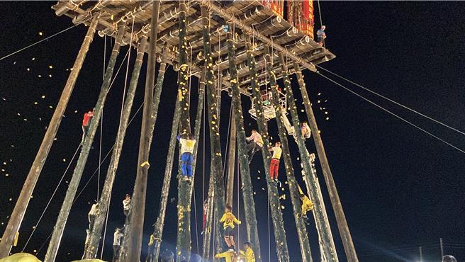 头城抢孤将于9月2日进行，今竟有7支队伍弃赛。（吴佩蓉摄）