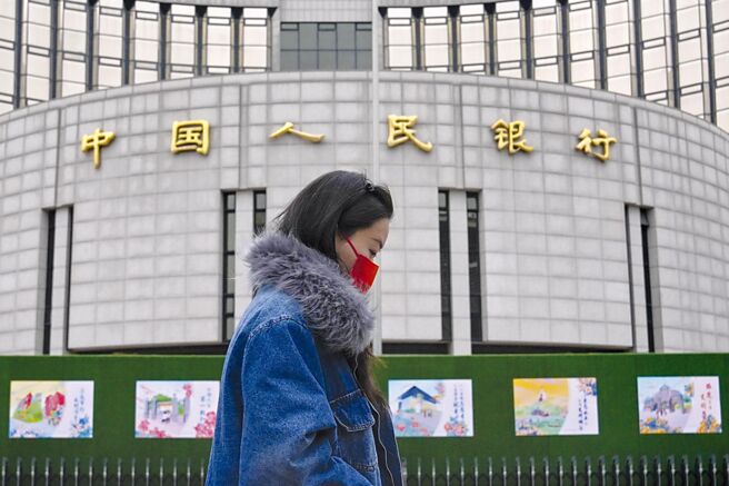 据中国人民银行资料显示，截至2024年6月底，全大陆共有小贷公司5,428家，较年初少了72家。贷款余额7,581亿元，上半年减少100亿元。图／美联社