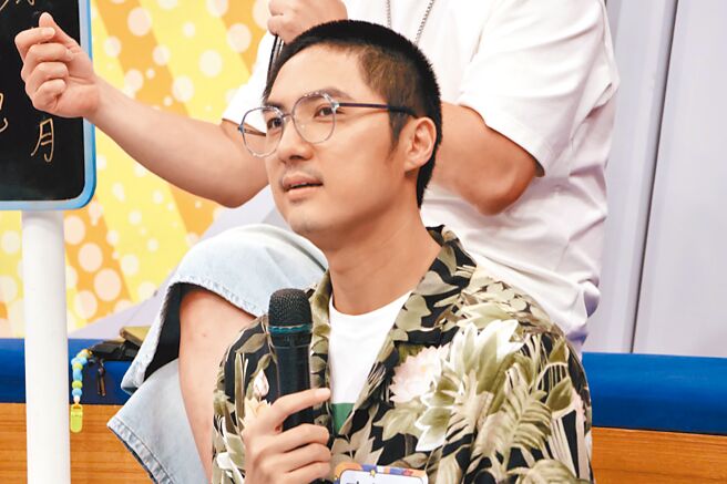 李运庆上《小明星大跟班》分享老婆洪诗的怀孕过程。（中天综合台提供）