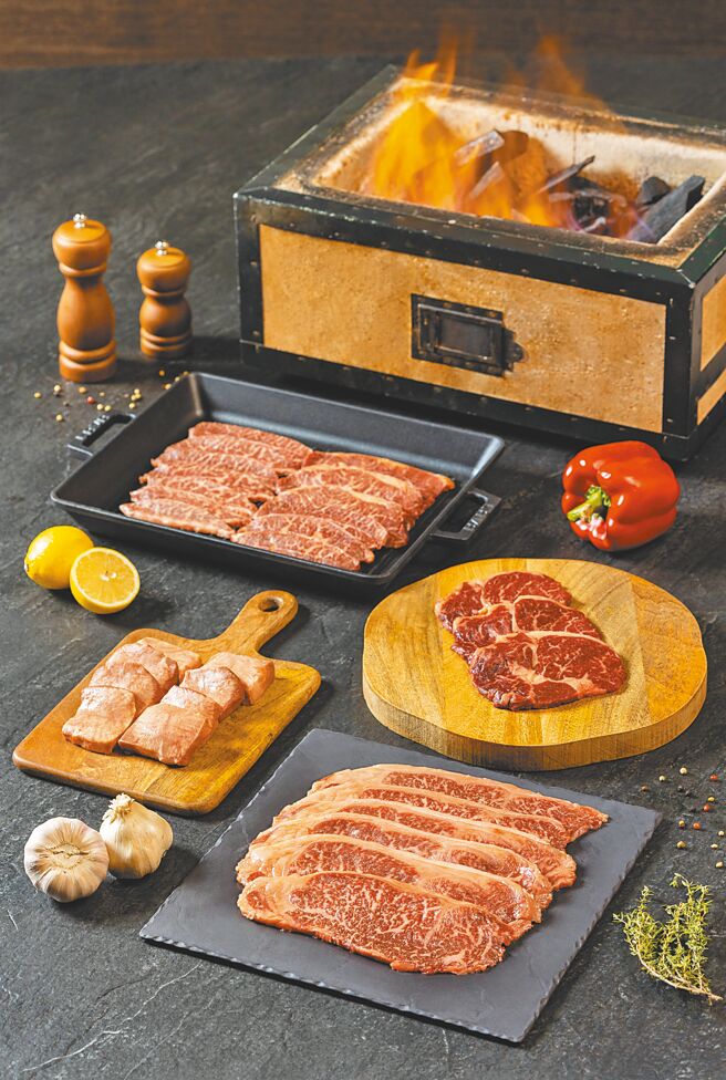 「A CUT」牛排馆今年首度推出「豪华星级肉品礼盒」，名厨凌维廉亲自严选，让喜欢顶级肉品的「烤友」在家也能夯美味。（台北国宾大饭店提供）
