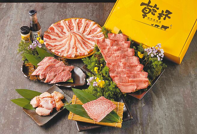 「乾杯超市」推出中秋烤肉组合，多达10款烧肉礼盒4.2折起，陪民眾欢度中秋烤肉季。（乾杯超市提供）