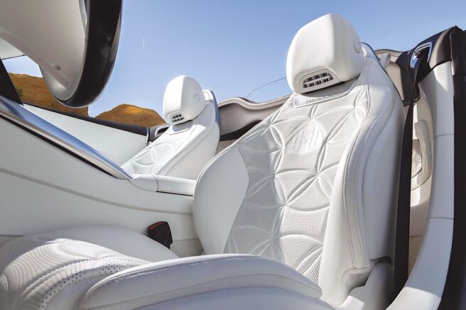 座椅椅面印有Maybach标志及专属车缝线图腾，展现其尊荣奢华风貌。（Mercedes-Benz提供）