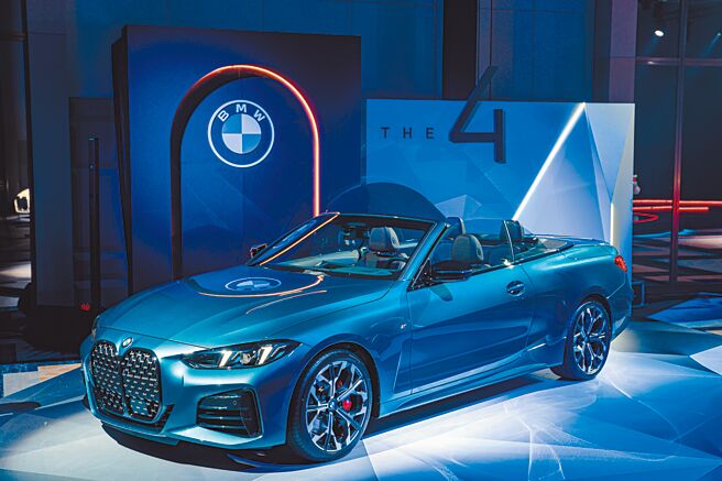 BMW 4系列Convertible敞篷跑车採用全新软顶式电动敞篷科技，透过纤维材质科技与结构设计，使全新敞篷跑车具备绝佳的隔音及隔热效果。（汎德提供）