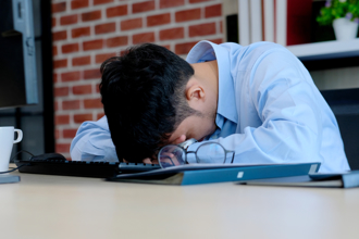 睡覺流口水不只太累 醫揭4隱藏警訊：恐腦中風