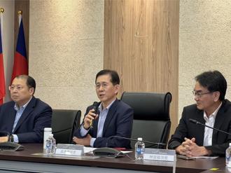 數發部長上任百日提政策 匡列百億元拚2026年達成AI產值突破兆元目標