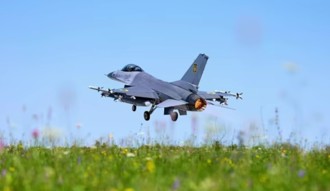 泽伦斯基证实 乌克兰F-16拦截多枚俄罗斯飞弹与无人机