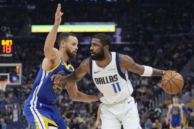 勇士柯瑞（左）防守独行侠厄文。（美联社资料照）