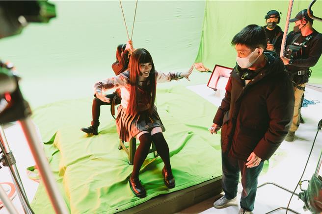 導演徐漢強（右）將與女主角王淨（左）前往多倫多影展。（牽猴子提供）