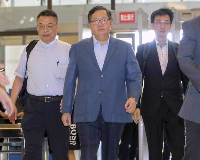 鄭文燦臥室暗櫃搜出678萬現金，檢另案辦財產來源不明罪。(中時資料庫)