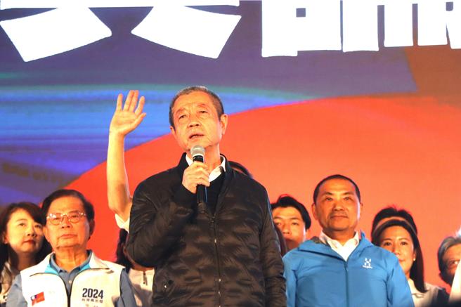 屏东县议长周典论力挺鸿海创办人郭台铭参选总统，却涉嫌违反总统选罢法连署行贿罪，屏东地院27日判周有期徒刑。（谢佳潾摄）