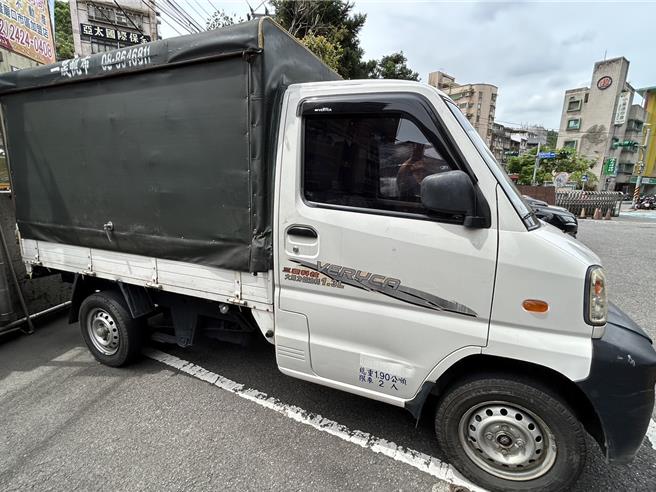 法务部行政执行署宜兰分署联合拍卖会将于9月2日上午10时登场，图为走私毒品遭查扣拍卖的白色棚式中华货车。（法务部行政执行署宜兰分署提供／徐佑升基隆传真）