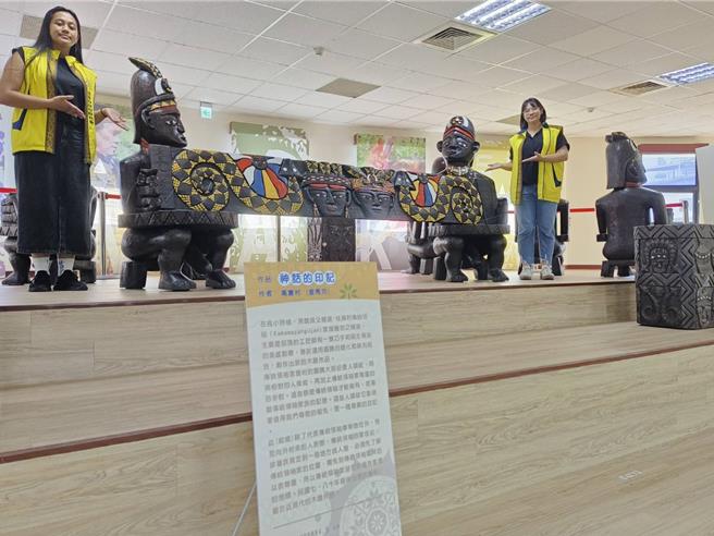 木雕大师高富村作品「神话的印记」。 （林雅惠摄）