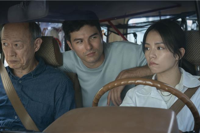 金士傑在《人生清理員》組明日清潔社，鳳小岳是頭牌、宋芸樺成菜鳥。（果陀娛樂提供）