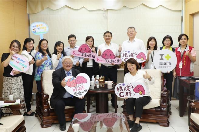 嘉義市長黃敏惠率市府衛生局團隊與國健署長吳昭軍及國健署團隊交流滅C肝計畫推動。（嘉市府提供／廖素慧嘉市傳真）