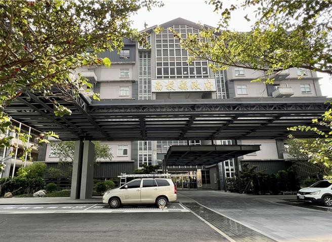 南投县教育处超前部署，教师甄试未录取者，徵求其同意分发至国中小担任代理教师，县内代理教师缺额仅12人。（杨静茹摄）