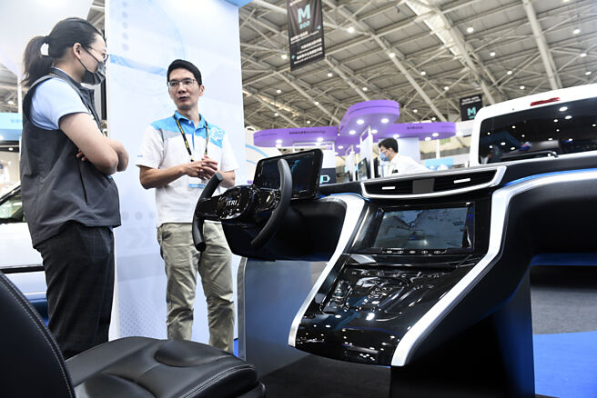 艾笛森统计，第二季LED照明、LED车用产品各占营收53％、42％，传感器元件占约5％，第二季无论是车用成品或是模组的出货均超越第一季。图／顏谦隆