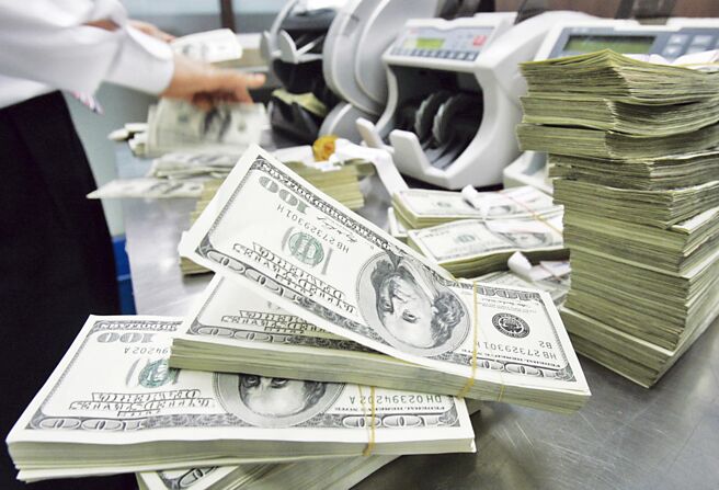 債券基金連35周買超，全球股票也連10周流入。法人表示，看好質優、價不高、有配息個股。圖／美聯社