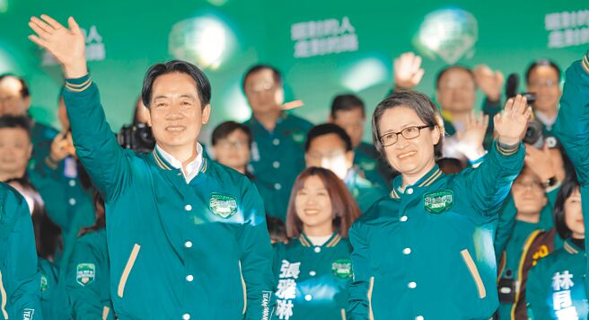 赖清德（左）、萧美琴（右）约1.6亿元总统选举补助金分成3份，1/3缴回中央党部，1/3捐给中央党部照顾党员，最后1/3则捐助公益使用。（本报资料照片）