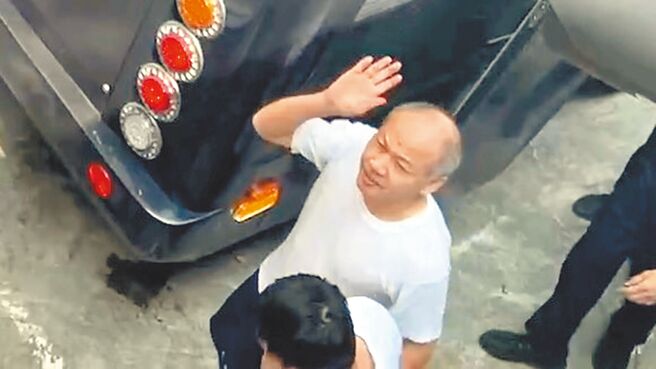 大陸解放軍退伍的阮芳勇偷渡來台，26日開庭稱自己小時候聽廣播認為台灣可接受大陸反共義士，這思想根深蒂固。（李文正攝）