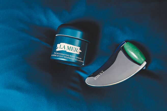 La Mer推出的全新「醇萃活肤晚霜」，搭配脸部按摩有奇效。（La Mer提供）