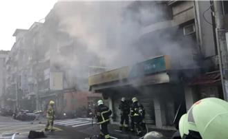 天母東路彩券行火災   男子受困地下室獲救意識清楚