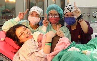 高醫岡山醫院產房啟動7天 喜迎首位新生兒