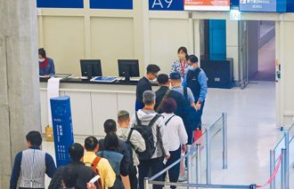 出國潮致護照辦理量暴增 外交部東部辦事處試辦線上申換