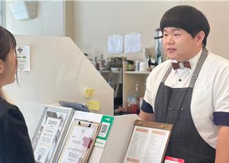 小胖林育羣公開初戀是日本人　床上鋪滿玫瑰花瓣超浪漫