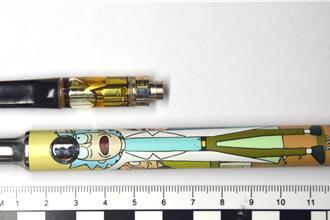 电子菸「丧尸烟弹」藏杀机　戒毒者亲揭半年撞烂3部车血泪史