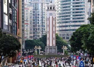 重慶地表溫度飆破70℃！網友打趣：遍地都是「熟」人