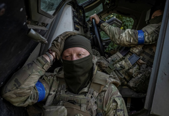 滑翔炸彈恐懼瀰漫烏東戰場 烏克蘭士兵苦不堪言