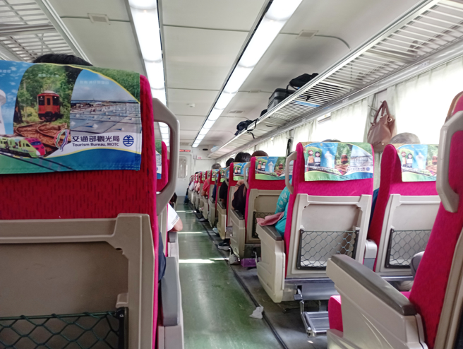 大陸有大媽因在火車播影片太大聲，被一旁女子用這方式阻止。（示意圖：shutterstock／達志）