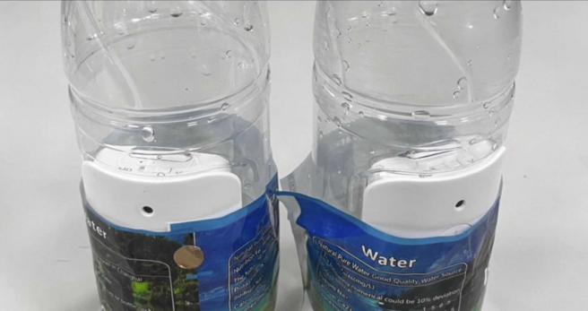 大稻埕公厕日前发生偷拍案，朱姓色狼将针孔装进宝特瓶内，所幸有民眾发现，朱男当场被逮。（图／翻摄画面）